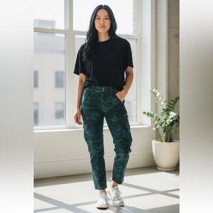By Anthropologie Austin Camo Green Women’s Capris Size 25